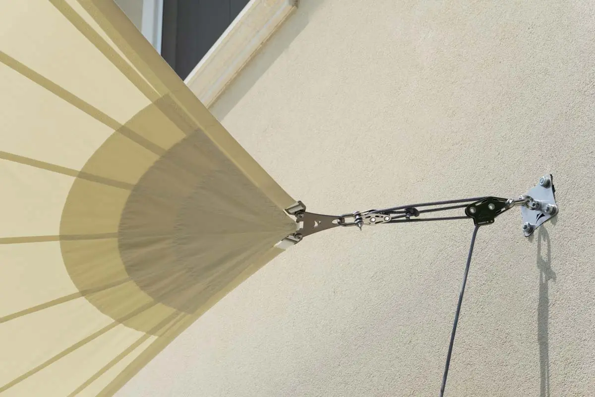 How to mount a shade sail and poles: the definitive guide for installation